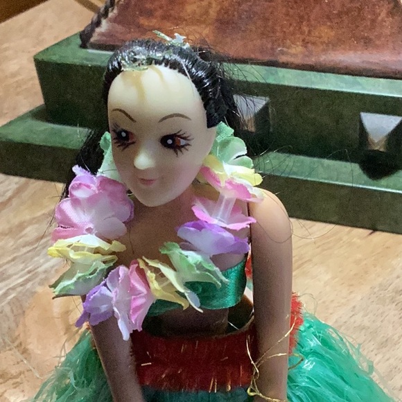 Vintage Hawaiian Dashboard Hula Dancer Girl - Picture 6 of 9